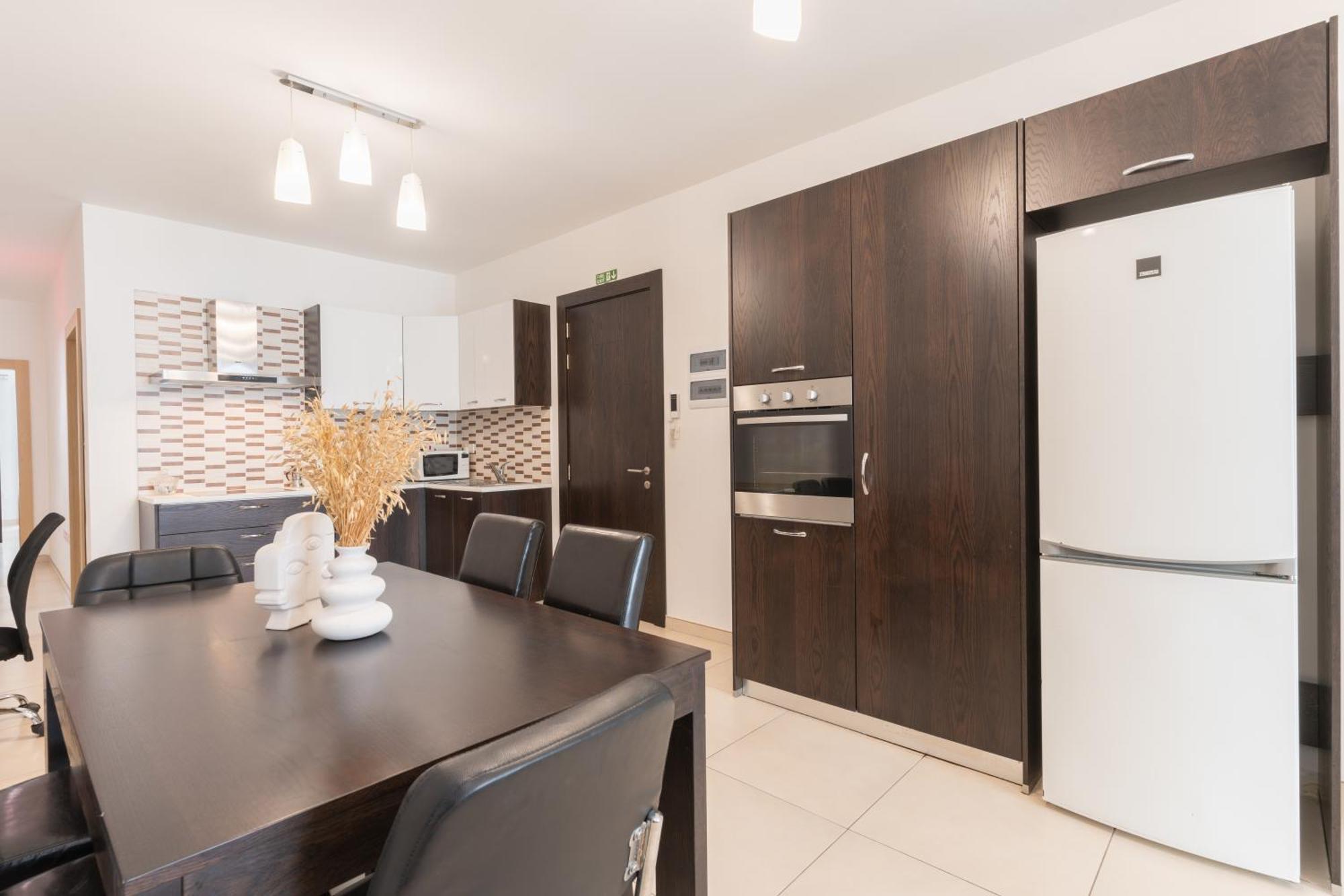 2 Bedroom In Central St Julians Prime Location In Paceville Apt 3 By Vaganza Saint Julian's Eksteriør billede